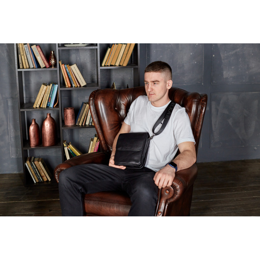 Месенджер із клапаном через плече 24х20х6, шкіряна барсетка Tiding Bag TD-20033 чорна