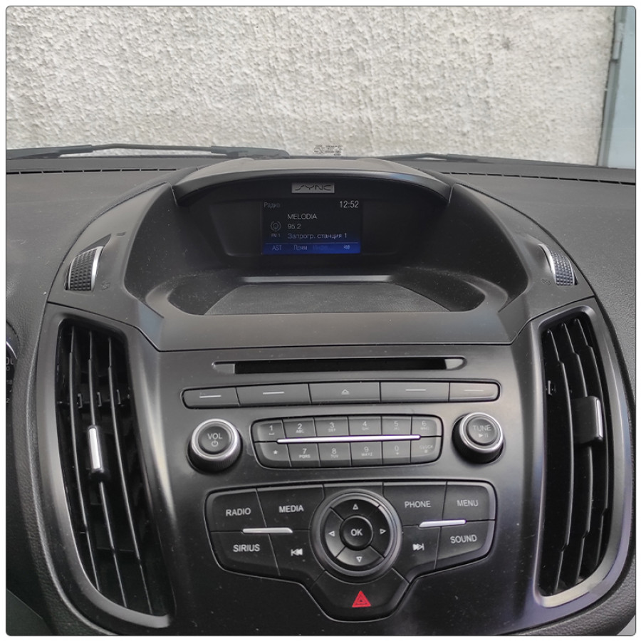 Штатная магнитола Lesko для Ford Escape III Рестайлинг 2015-2019 экран 9" 2/32Gb CarPlay 4G Wi-Fi GPS Prime