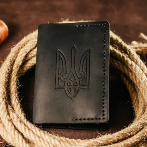 Обкладинка на паспорт жіноча чорна Тризуб