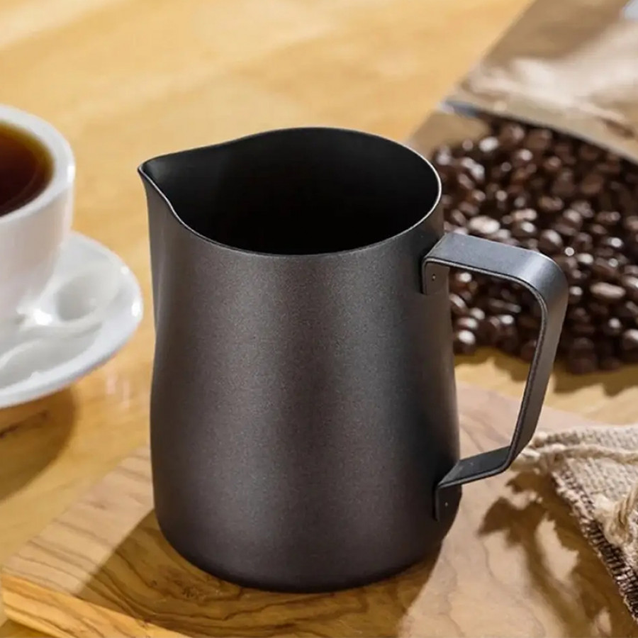 Питчер молочник для кофе Ecocoffeetools LH3560B с тефлоновым покрытием для взбивания молока с длинным носиком Black 600 мл